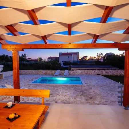 בית נופש Poolincluded - Villa Privlaka *