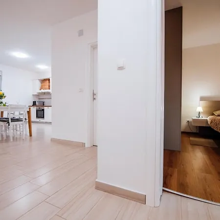Poolincluded - Villa Privlaka בית נופש