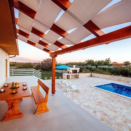 Dom wakacyjny Poolincluded - Villa Privlaka Privlaka (Zadar)