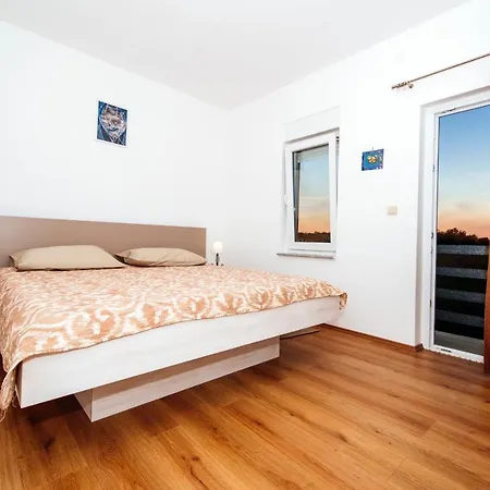 Poolincluded - Villa Privlaka בית נופש *